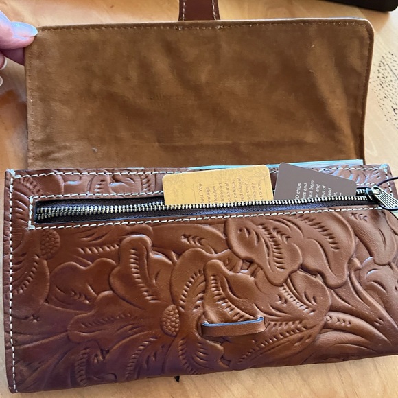 Patricia Nash tooled leather travel set w/ bag - Picture 2 of 11